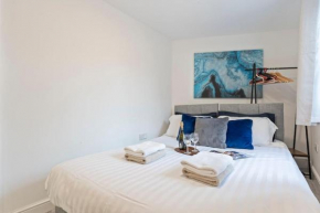 Ava's City Stay Near Waterworld
